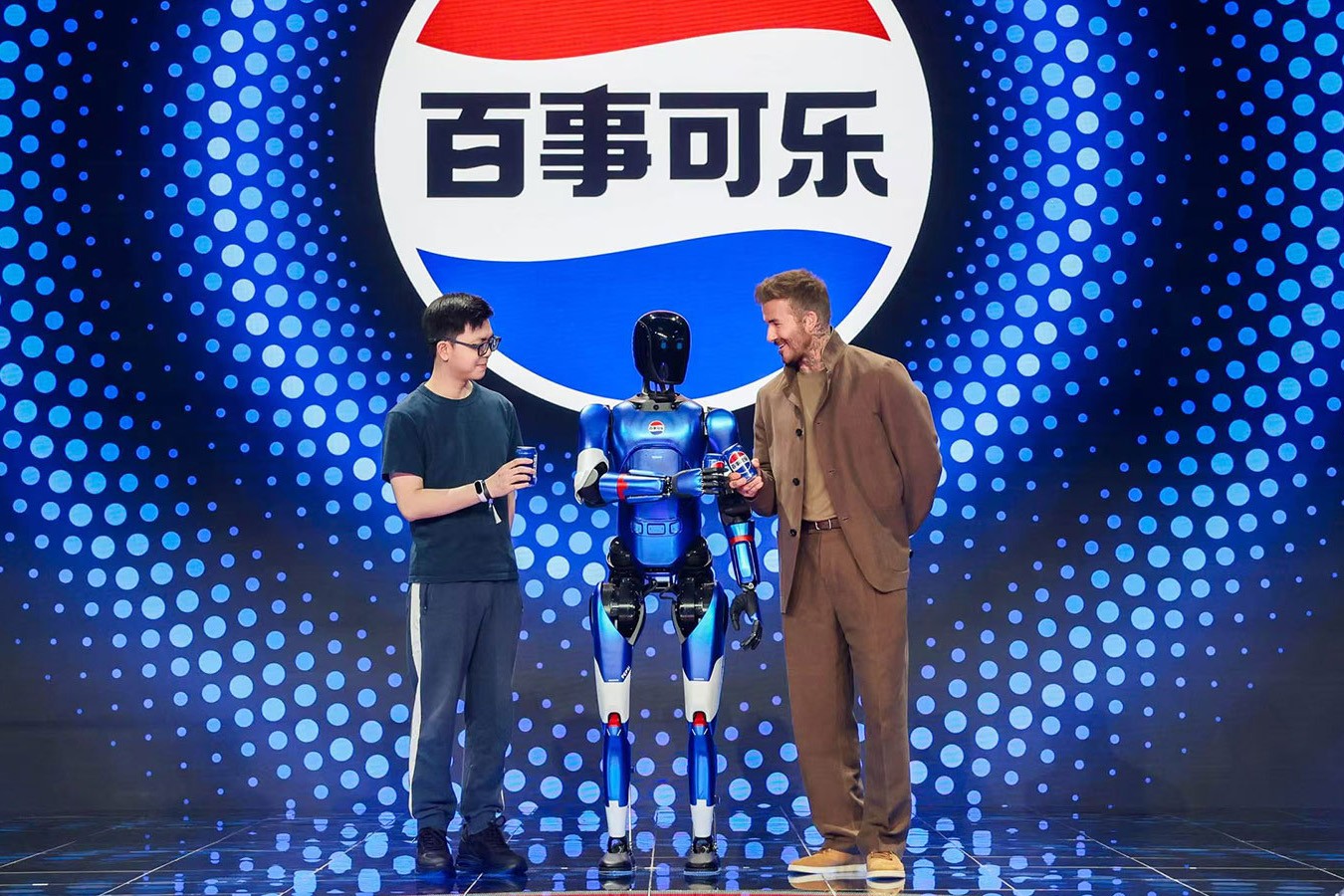 太阳集团tyc机器人携手百事中国共创“百事蓝宝” 共燃渴望新章